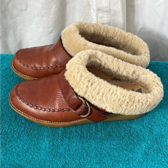 Daniblack Women's Sz 8.5 Leather Moccasin Sherpa Lined Slight Rubber Heel - Picture 1 of 8